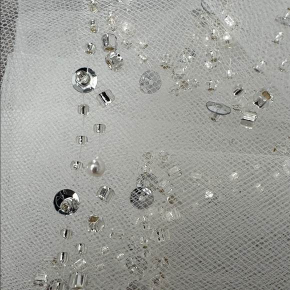 Elegant White Bridal Veil with Beaded Edge - Picture 7 of 8